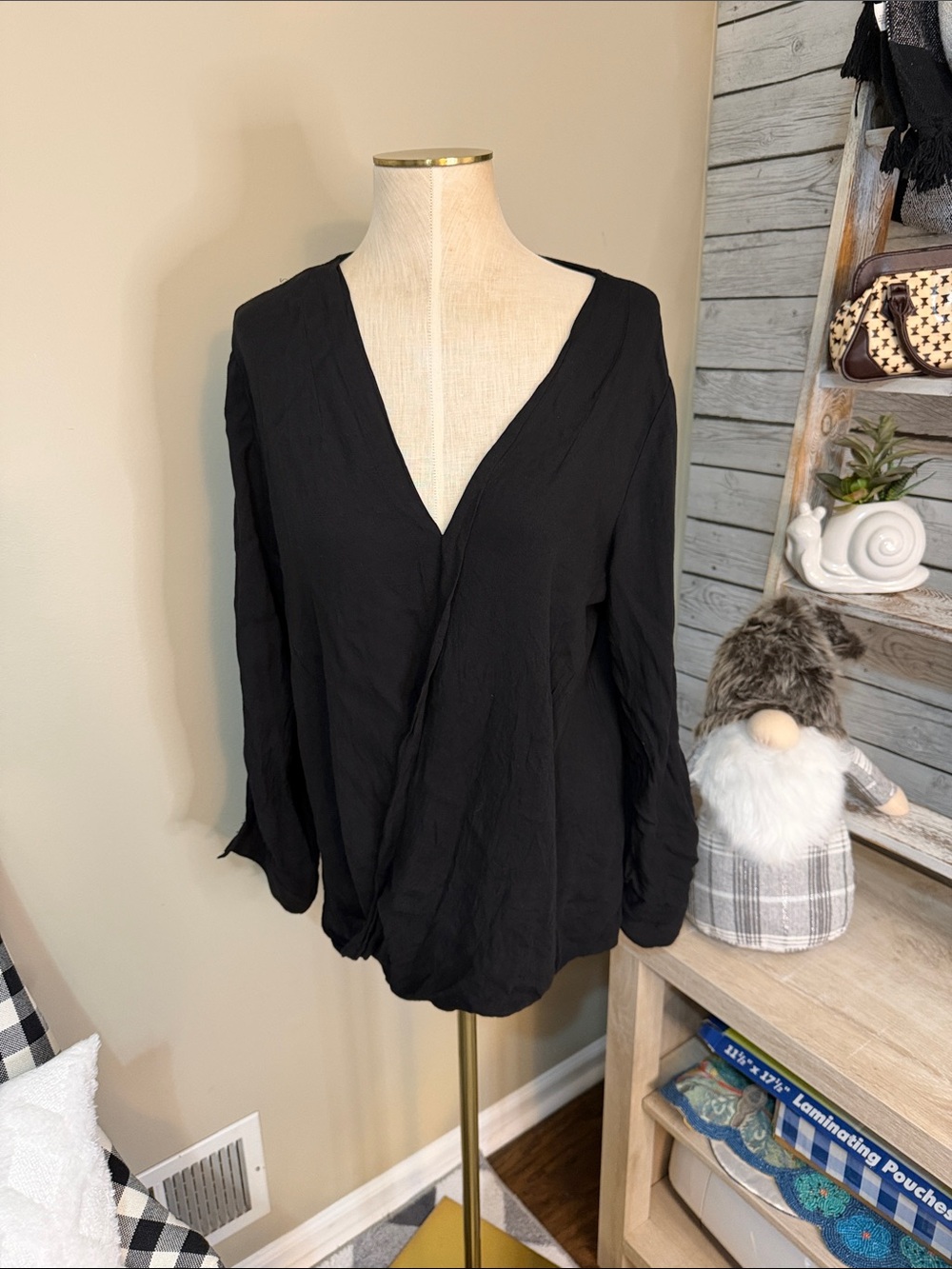 Soho jeans, high low Black V-Neck Long Sleeve Women's Top